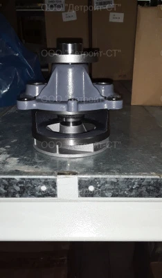 Водяной насос Deutz BFM1013 02937441 (2937441, 0293-7441, 21404502, WPDZ103, 7421404502, WAP-502, 32000700000, 30200101302, 98200148, 3050463, 4258805, 4259548, 4206613, 4299148, 4500930, 03050463, 04258805, 04259548, 04206613, 04299148, 04500930) фото запчасти