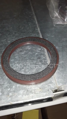Сальник коленвала передний Deutz BFM1012 04253372 (0425-3372, 4253372, 20459168, 21496591, 81-10468-00, 084.791, 81-36021-00, 114746, 04502202, 0450-2202, 4502202, 0419-7315, 4197315, 04197315) фото запчасти